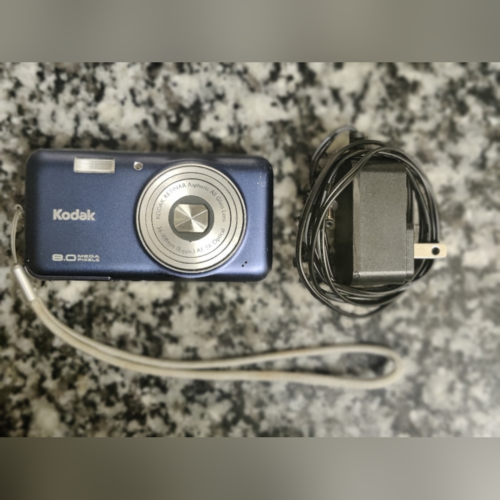 Kodak EasyShare V803 8.0MP Digital Camera - Tested and Works
